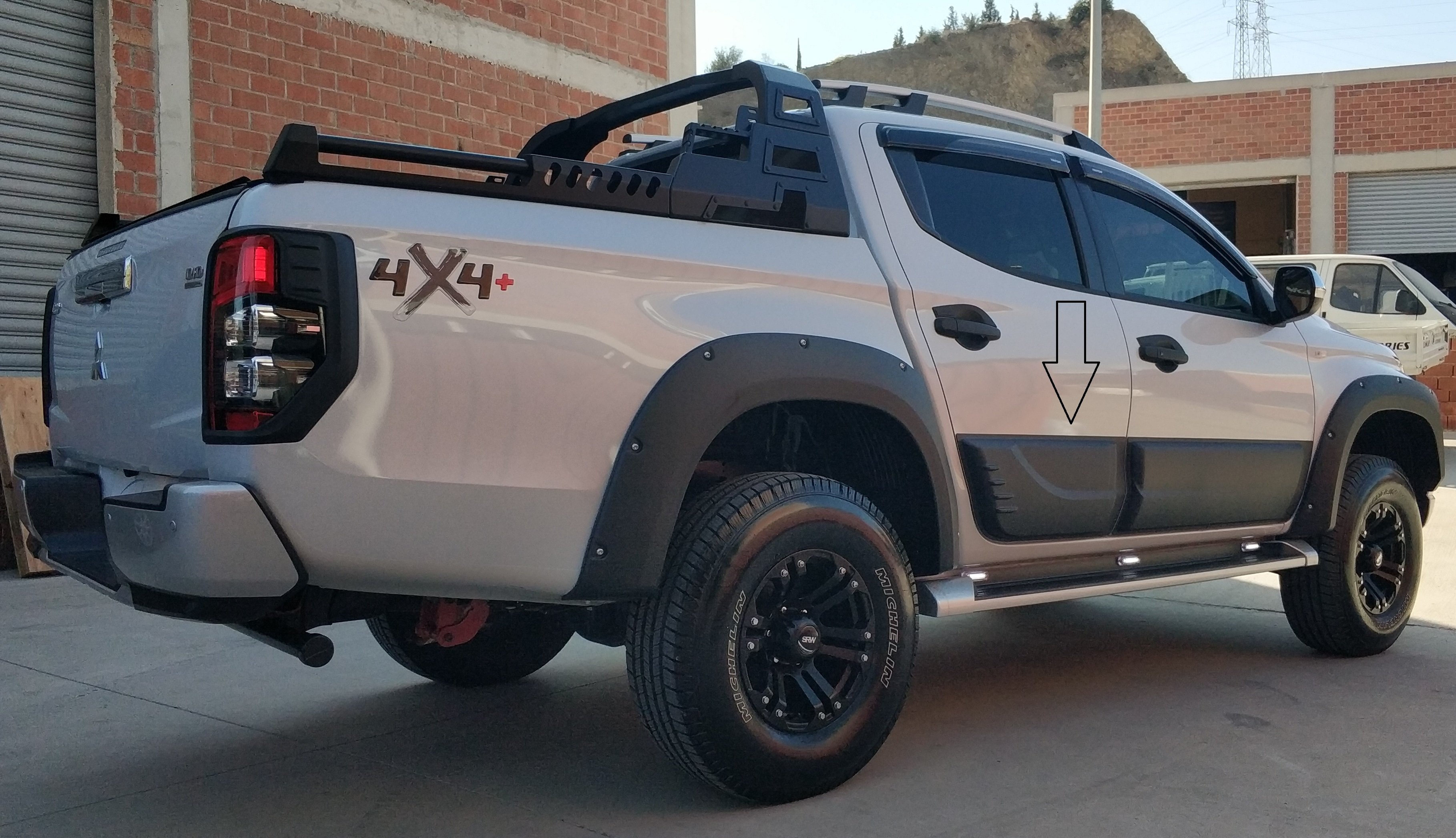 Gövde Kaplama, Mitsubishi L200